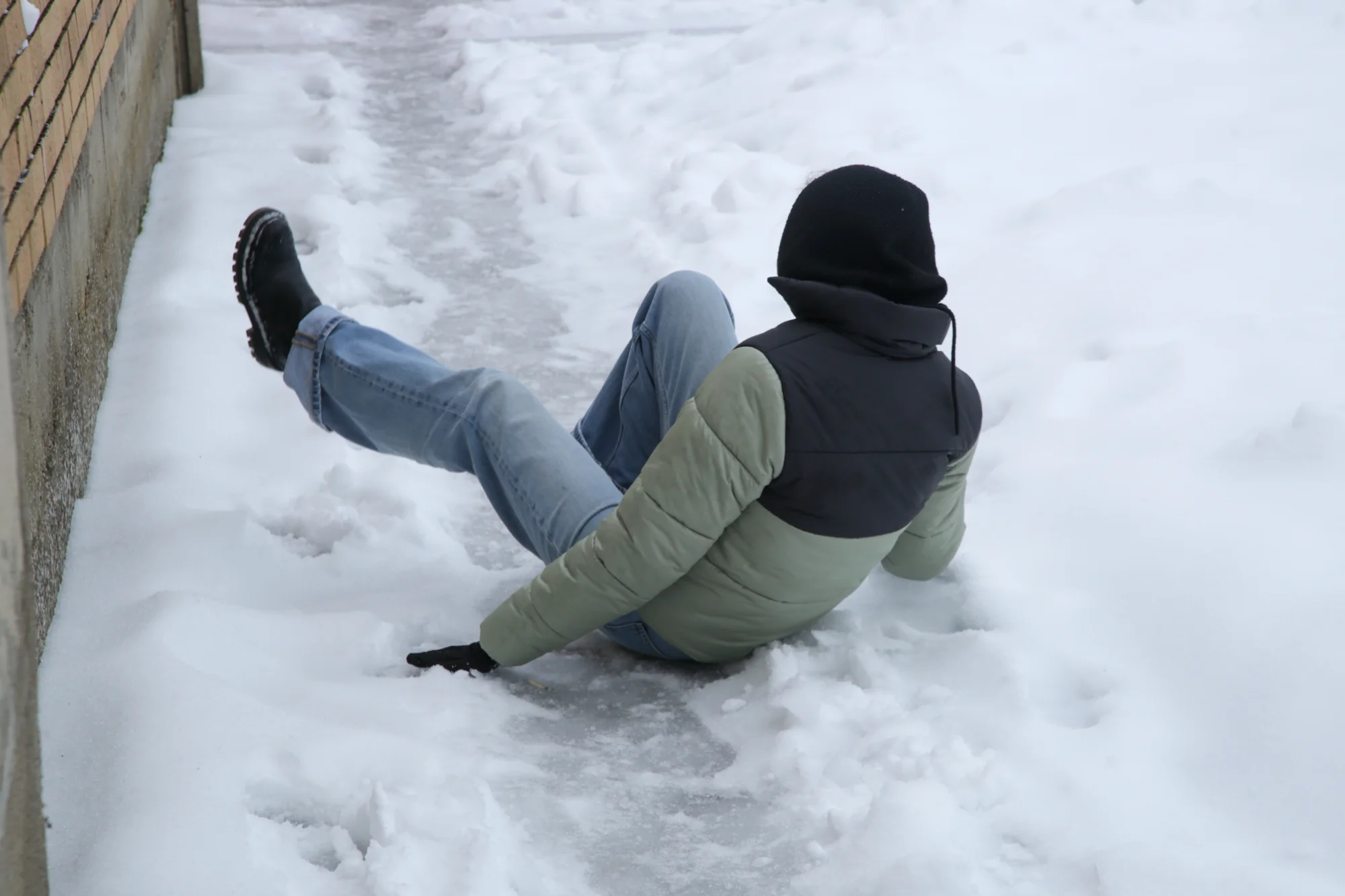Someone's slipping on ice on their driveway